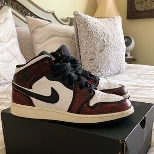 Nike Air Jordan 1 Mid SE “Wear Away Chicago
